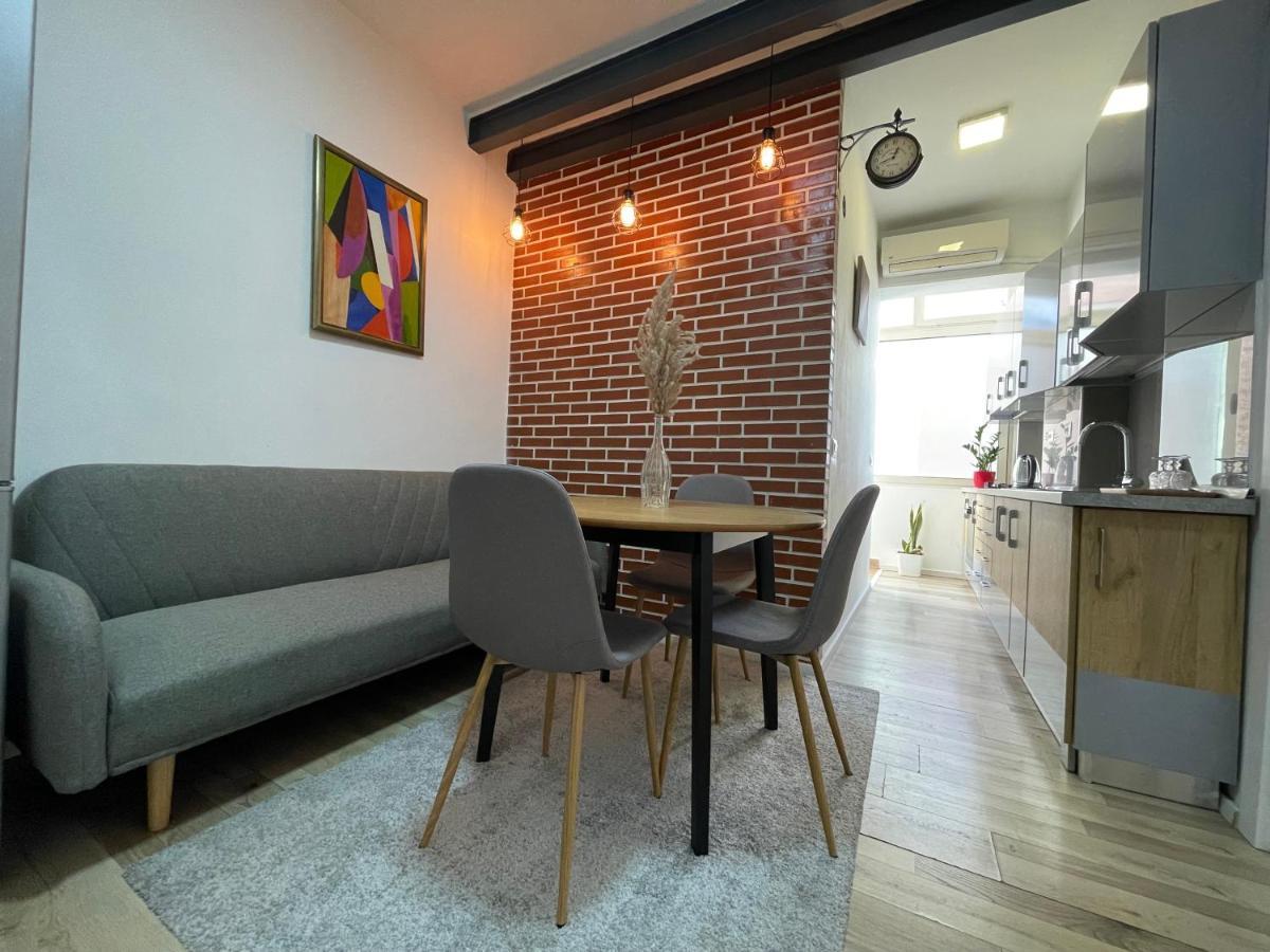 Myslym Shyri'S Apartments Tirana Exterior photo